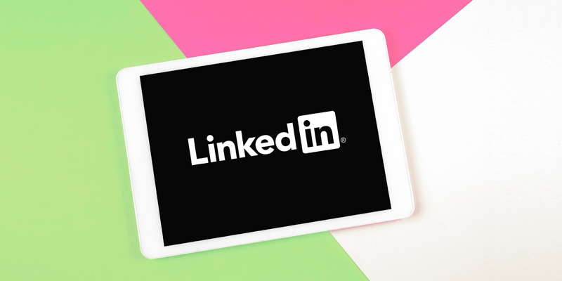 Le logo LinkedIn sur un iPad